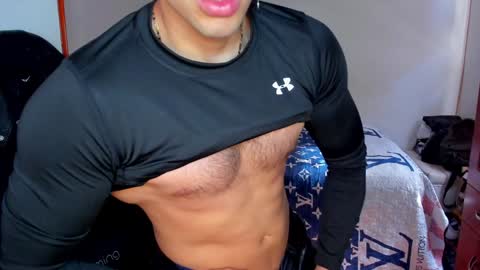 Snapshot of tommy_bred chatting on January 20, 7:04 pm Twitter BreddTommy IG tommy bredd online show from January 20, 7:04 pm