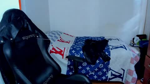 Snapshot of tommy_bred chatting on January 28, 9:40 pm Twitter BreddTommy IG tommy bredd online show from January 28, 9:40 pm