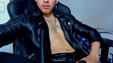 Snapshot of tommy_bred chatting on January 31, 9:48 pm Twitter BreddTommy IG tommy bredd online show from January 31, 9:48 pm