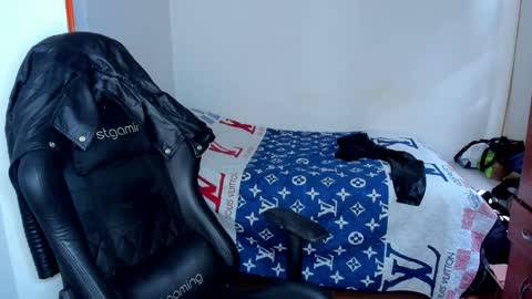 Snapshot of tommy_bred chatting on February 3, 9:50 pm Twitter BreddTommy IG tommy bredd online show from February 3, 9:50 pm