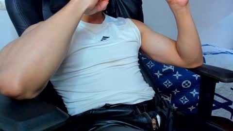 Snapshot of tommy_bred chatting on February 7, 9:26 pm Twitter BreddTommy IG tommy bredd online show from February 7, 9:26 pm