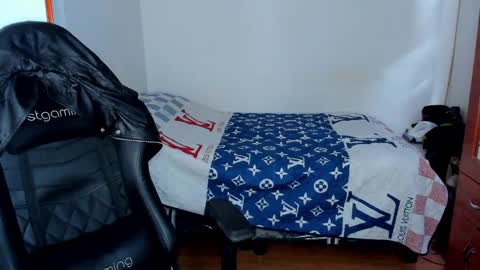 Snapshot of tommy_bred chatting on February 26, 10:09 pm Twitter BreddTommy IG tommy bredd online show from February 26, 10:09 pm