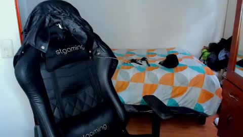 Snapshot of tommy_bred chatting on March 4, 9:22 pm Twitter BreddTommy IG tommy bredd online show from March 4, 9:22 pm