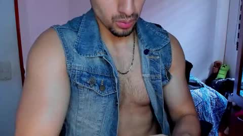 Snapshot of tommy_bred chatting on November 26, 6:31 pm Twitter BreddTommy IG tommy bredd online show from November 26, 6:31 pm