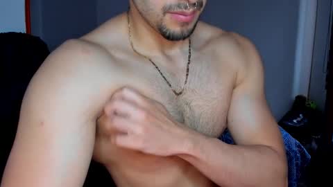 Snapshot of tommy_bred chatting on November 28, 5:04 pm Twitter BreddTommy IG tommy bredd online show from November 28, 5:04 pm