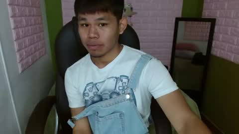 Snapshot of tommy_cherry chatting on September 14, 3:44 pm Tommy online show from September 14, 3:44 pm