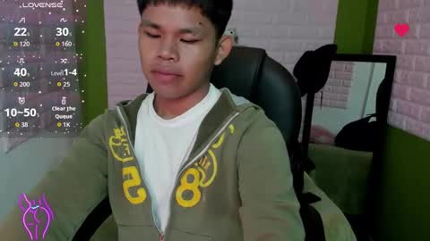 Snapshot of tommy_cherry chatting on November 20, 2:06 pm Tommy online show from November 20, 2:06 pm