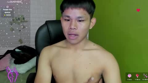 Snapshot of tommy_cherry chatting on November 25, 4:40 pm Tommy online show from November 25, 4:40 pm