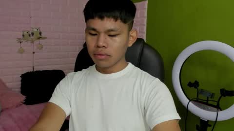 Snapshot of tommy_cherry chatting on December 14, 4:34 pm Tommy online show from December 14, 4:34 pm