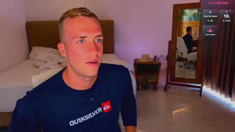 Snapshot of tommy_cumfinger chatting on November 6, 3:18 am Tommy online show from November 6, 3:18 am