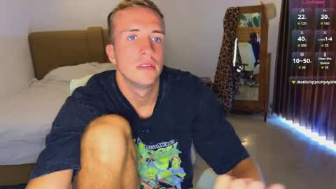 Snapshot of tommy_cumfinger chatting on May 2, 12:26 am Tommy online show from May 2, 12:26 am