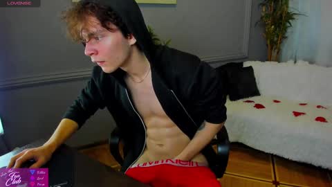 Snapshot of tommy_jamm chatting on February 13, 6:27 pm Tommy online show from February 13, 6:27 pm