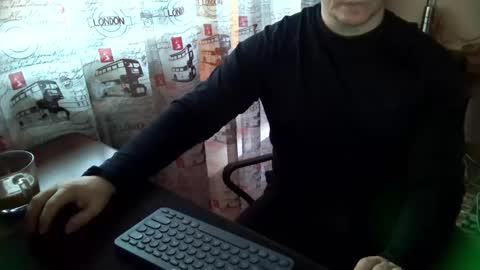 Snapshot of tommy_li_2 chatting on January 4, 10:49 am Tommi Li online show from January 4, 10:49 am