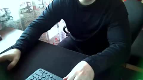 Snapshot of tommy_li_2 chatting on January 7, 7:20 am Tommi Li online show from January 7, 7:20 am