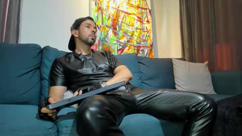 tommy_raym0ndg online show from March 3, 9:21 pm