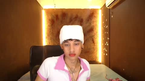 Snapshot of tommy_sweet1 chatting on January 12, 2:24 am tommy_sweet1 online show from January 12, 2:24 am