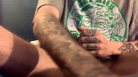 Snapshot of tommycumsloads chatting on December 15, 11:20 pm tommycumsloads online show from December 15, 11:20 pm