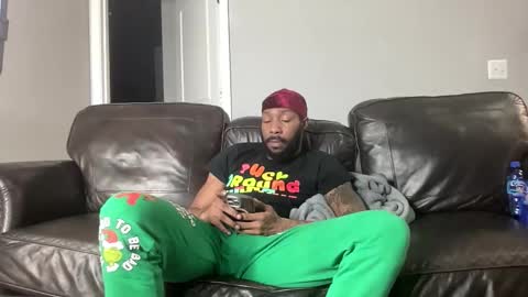 Snapshot of tommydabody chatting on December 15, 7:23 am tommydabody online show from December 15, 7:23 am