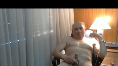 Snapshot of tommylecock chatting on March 2, 12:42 am tommylecock online show from March 2, 12:42 am