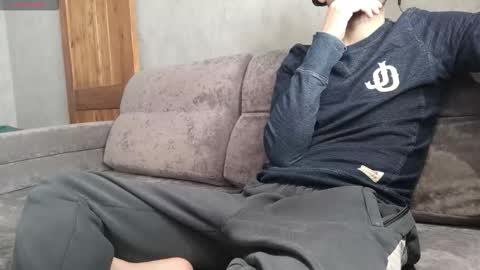 Snapshot of tommyshe1by chatting on September 18, 8:49 am tommyshe1by online show from September 18, 8:49 am