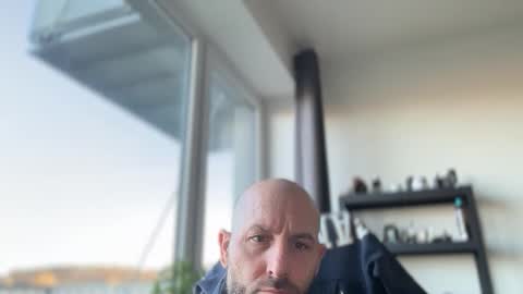 Thomas Fit online show from April 7, 5:30 am