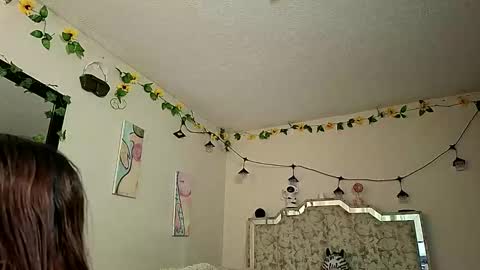 leyla  online show from February 3, 10:15 pm