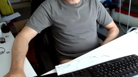 Snapshot of tomtom02029 chatting on April 25, 9:45 am Tom online show from April 25, 9:45 am