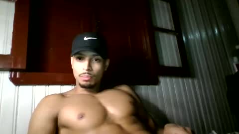 Snapshot of tomtresor chatting on December 18, 6:52 am tomtresor online show from December 18, 6:52 am