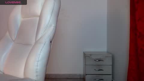 Snapshot of tonibelmont chatting on December 31, 9:17 pm TONI BELMONT online show from December 31, 9:17 pm