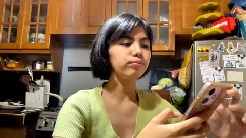 Snapshot of toniebirley chatting on May 26, 5:14 am Mila online show from May 26, 5:14 am