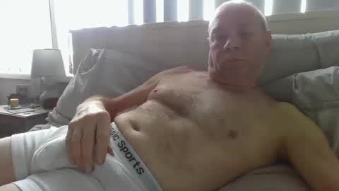 Snapshot of tony14712 chatting on February 5, 9:57 am tony14712 online show from February 5, 9:57 am