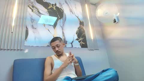 Snapshot of tony_kurt chatting on November 28, 7:38 pm TONY online show from November 28, 7:38 pm