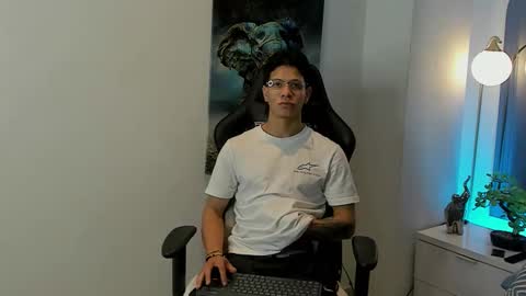 tony_petrov online show from January 9, 4:04 am