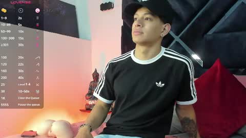 Snapshot of tony_petrov chatting on June 11, 6:33 am tony_petrov online show from June 11, 6:33 am