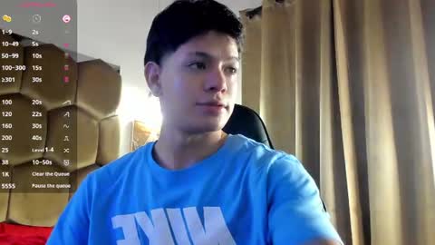 Snapshot of tony_petrov chatting on June 25, 5:45 am tony_petrov online show from June 25, 5:45 am