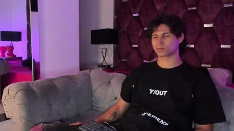 Snapshot of tonybenedetti chatting on December 22, 9:23 pm Tony Benedetti online show from December 22, 9:23 pm