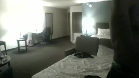 Snapshot of toochillcouple420 chatting on November 8, 6:13 am toochillcouple420 online show from November 8, 6:13 am