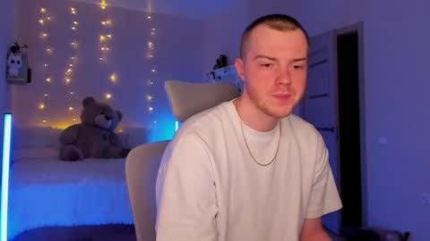 toohornyserj online show from December 9, 8:33 pm