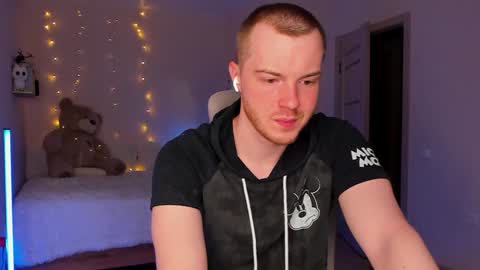 toohornyserj online show from December 12, 11:03 pm