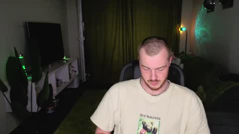 toohornyserj online show from August 4, 8:22 pm