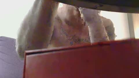 Snapshot of toomuchsmoke chatting on December 12, 7:52 am toomuchsmoke online show from December 12, 7:52 am