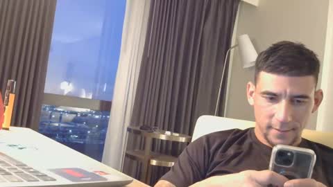 Snapshot of toomuchsmoke chatting on December 12, 11:36 pm toomuchsmoke online show from December 12, 11:36 pm