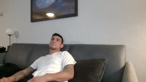 Snapshot of toomuchsmoke chatting on February 10, 7:47 am toomuchsmoke online show from February 10, 7:47 am