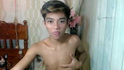 Snapshot of toothlessxx chatting on June 29, 4:52 am jhonrex online show from June 29, 4:52 am