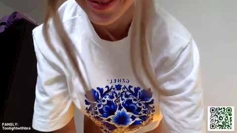 Snapshot of tootightwithbra chatting on February 17, 4:31 am Kira online show from February 17, 4:31 am