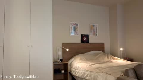 Snapshot of tootightwithbra chatting on June 29, 7:47 am Kira online show from June 29, 7:47 am