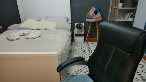 Snapshot of toplegs chatting on October 1, 8:48 pm Anda online show from October 1, 8:48 pm