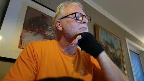 Snapshot of toreeman chatting on November 18, 2:54 pm toreeman online show from November 18, 2:54 pm