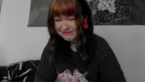 Snapshot of toriayun0 chatting on December 6, 11:14 pm your personal gothic girl check it online show from December 6, 11:14 pm