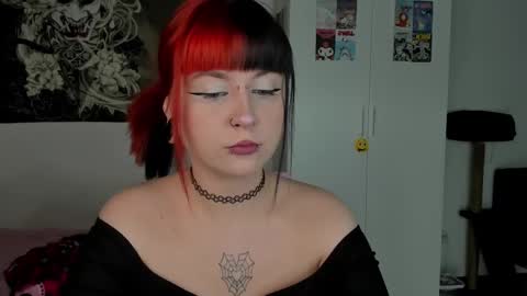 Snapshot of toriayun0 chatting on February 24, 9:09 pm your personal gothic girl check it online show from February 24, 9:09 pm